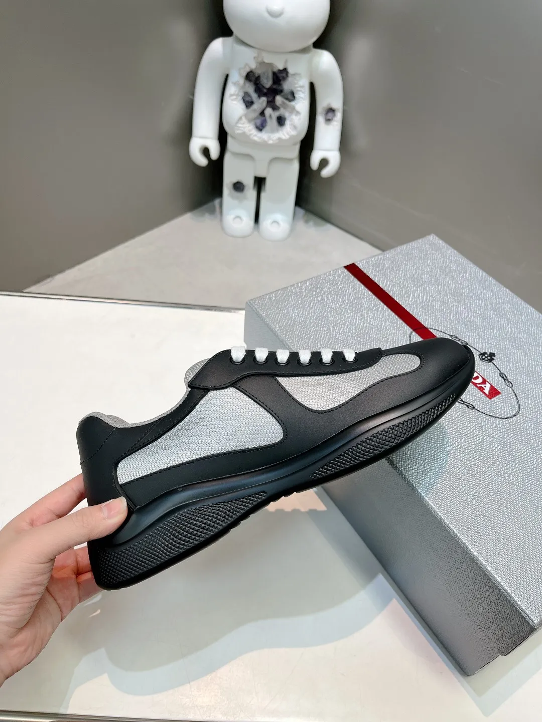 P680👟👟 Prada soft rubber and Bike fabric sports America’sCuP sneakers with Prada style have been redesigned, new fabrics and colors inject a new contemporary spirit into them. Size / 35-44 45 46 can be customized and non-returnable.